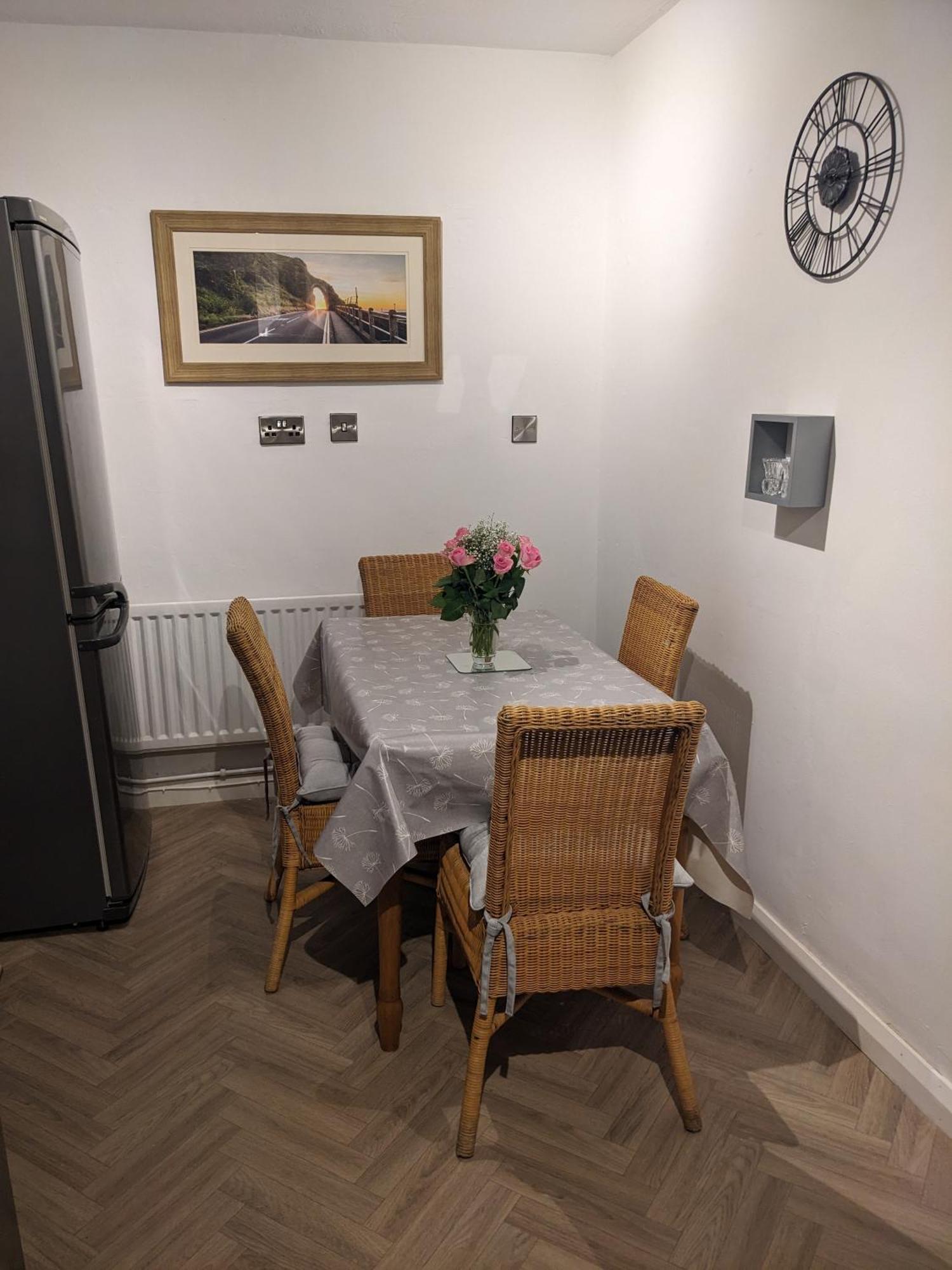 Cosy Cottage With Sea & Mountain Views Карнлау Экстерьер фото