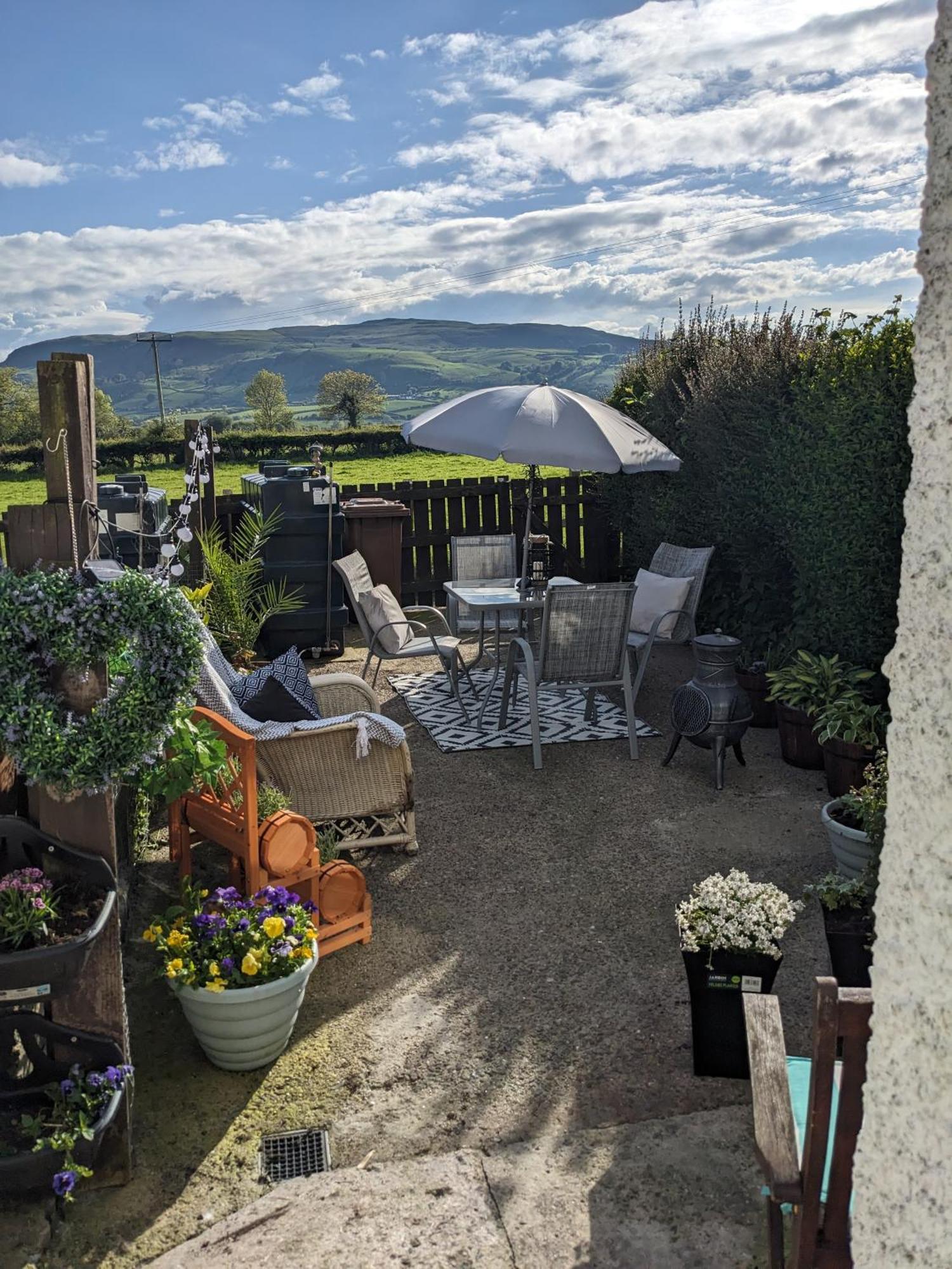 Cosy Cottage With Sea & Mountain Views Карнлау Экстерьер фото